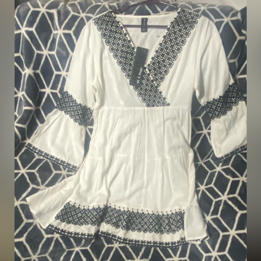 White and Black Ladies Dress by Me2Magic Size Large  New With Tags Super Cute